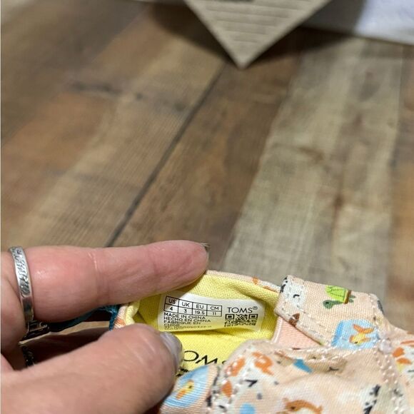 TOMS Girls Alpargata Pet Club Graphic Slip On  Flats Casual Toddler Size 4 - Picture 3 of 8